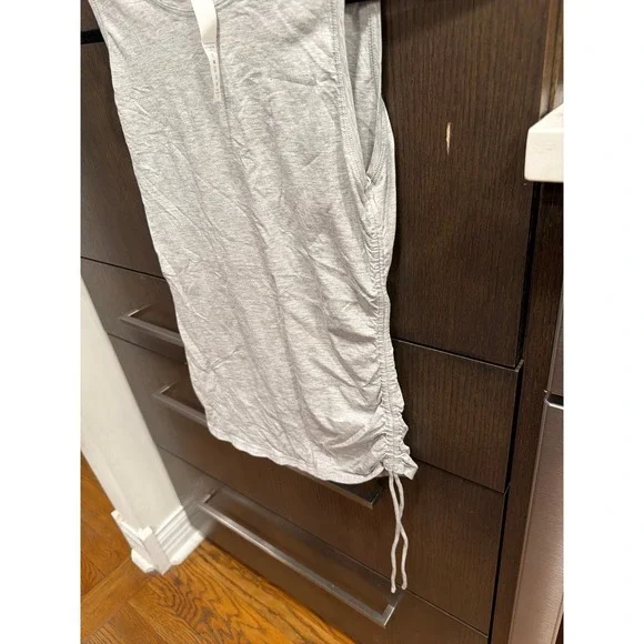 Lululemon side-tie muscle tank women's 2 - Picture 3 of 3